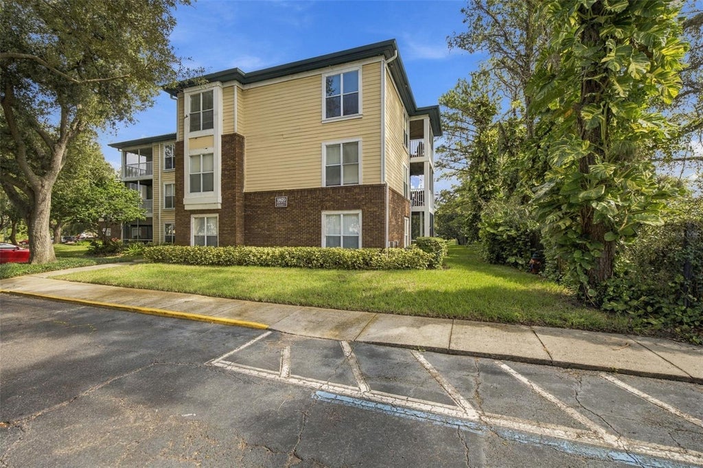 Photo of 10020 Strafford Oak Court #914, Tampa, FL 33624 (MLS # TB8560200)
