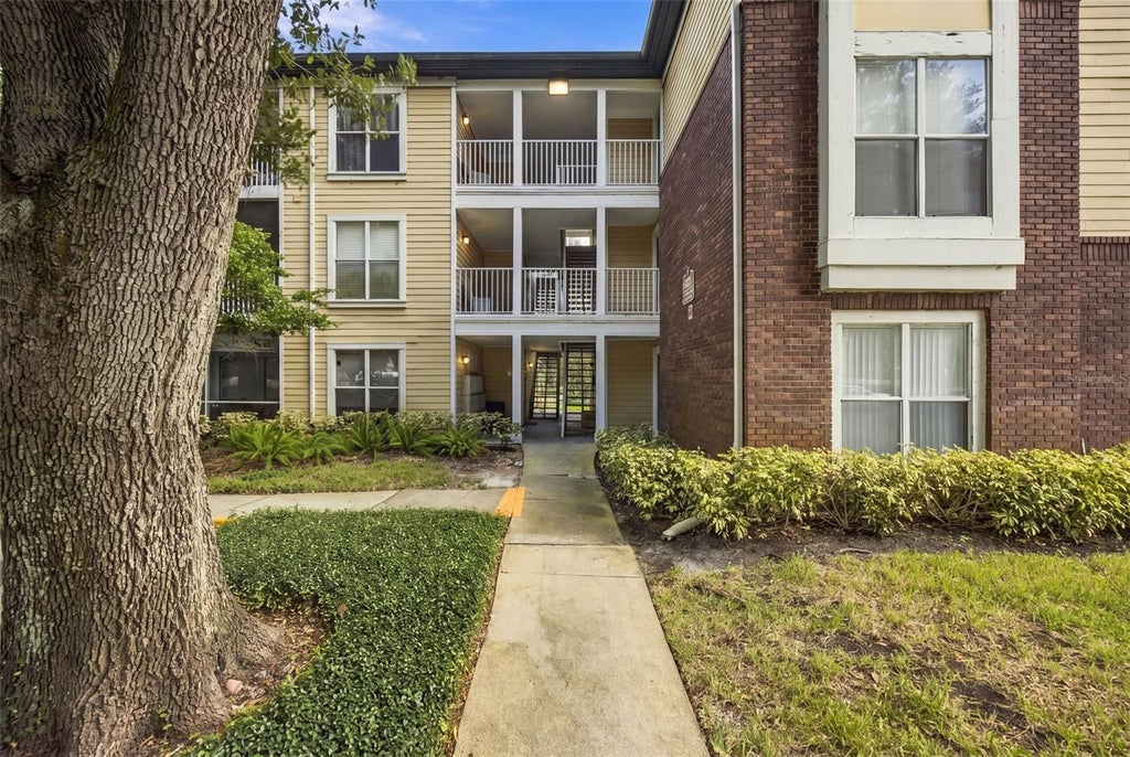 Photo of 10020 Strafford Oak Court #914, Tampa, FL 33624 (MLS # TB8560200)