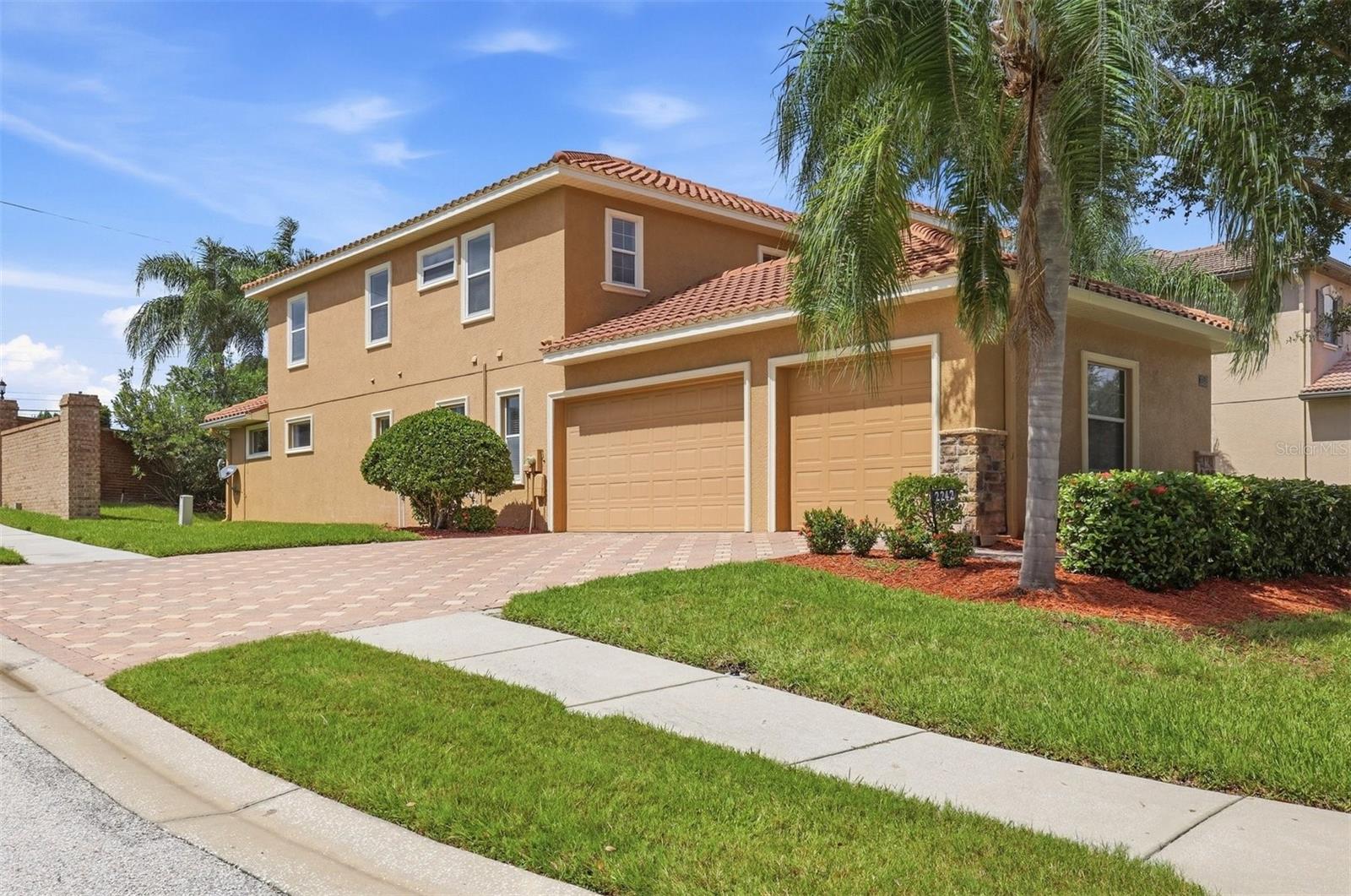 2242 CYPRESS HOLLOW COURT