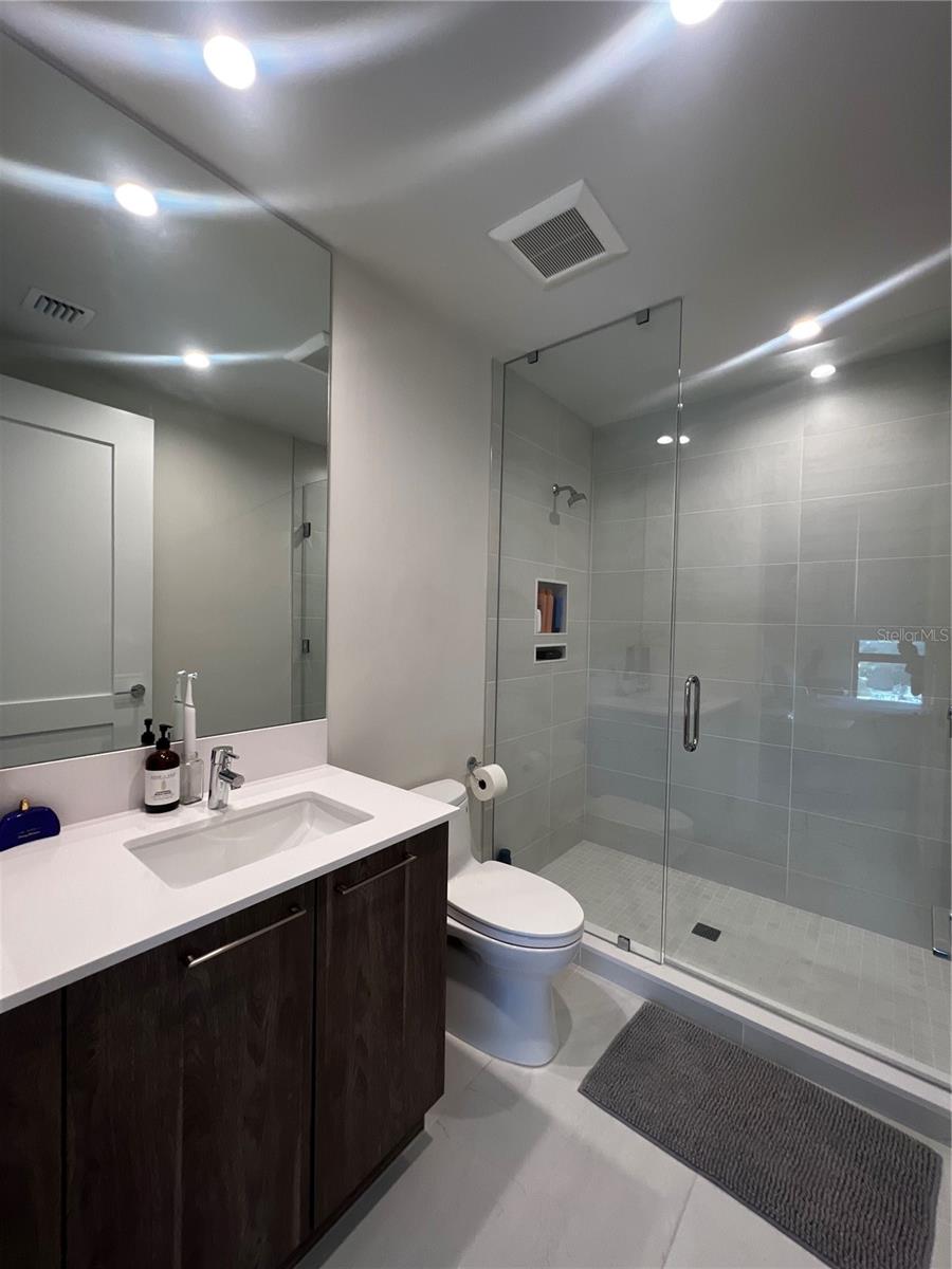 HYDE PARK HOUSE - Residential Lease