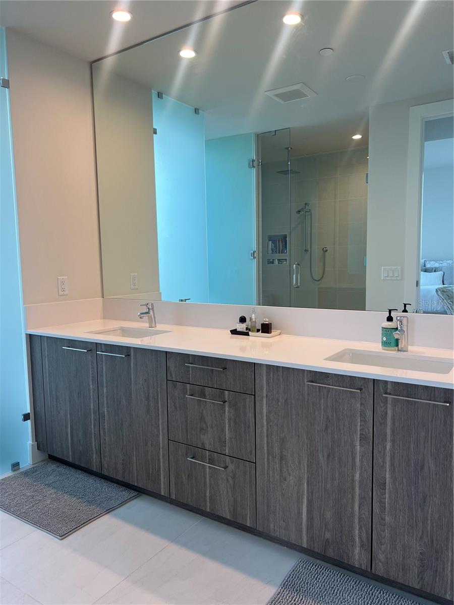 HYDE PARK HOUSE - Residential Lease