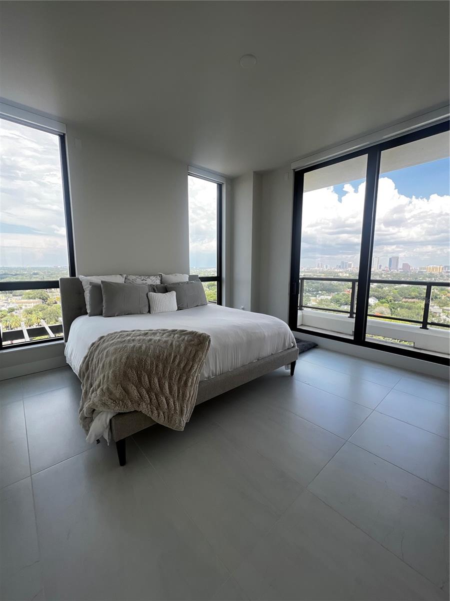 HYDE PARK HOUSE - Residential Lease