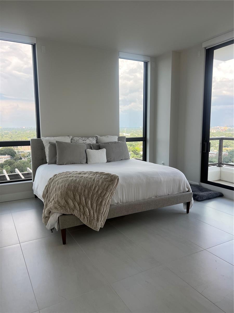 HYDE PARK HOUSE - Residential Lease