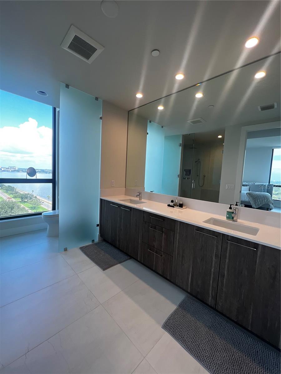 HYDE PARK HOUSE - Residential Lease