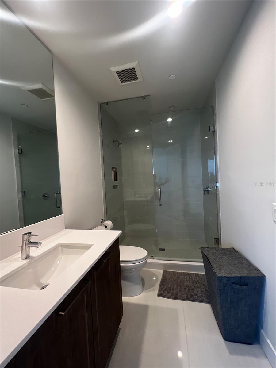 HYDE PARK HOUSE - Residential Lease