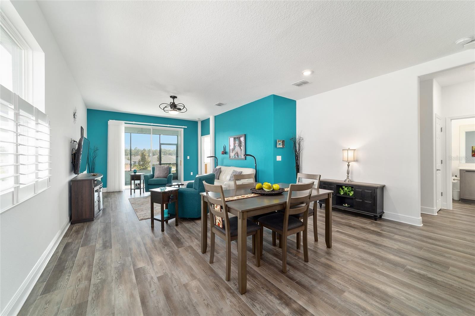 ON TOP OF THE WORLD - Residential