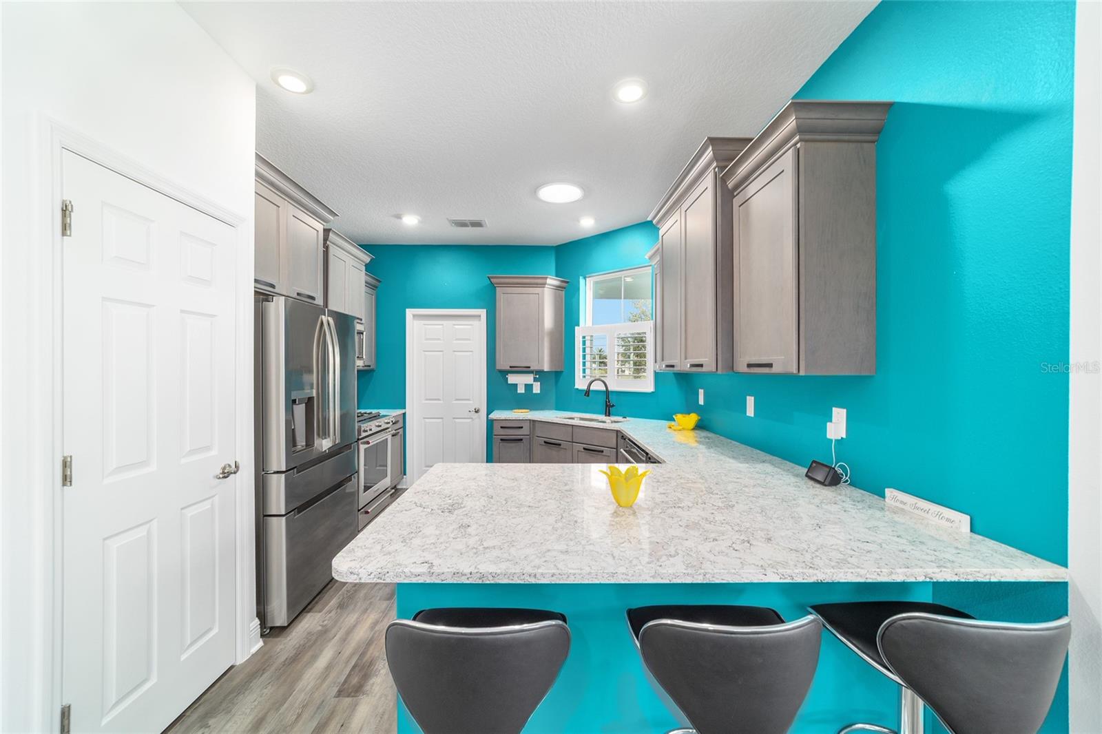 ON TOP OF THE WORLD - Residential