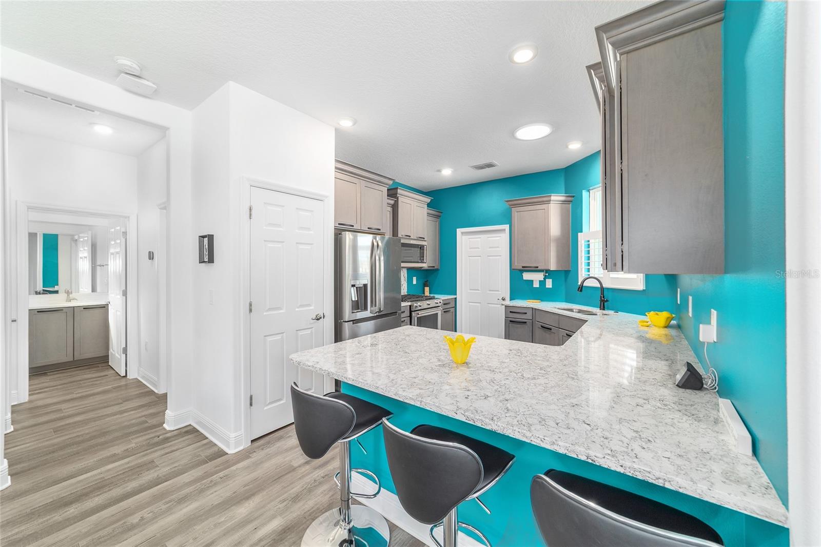 ON TOP OF THE WORLD - Residential