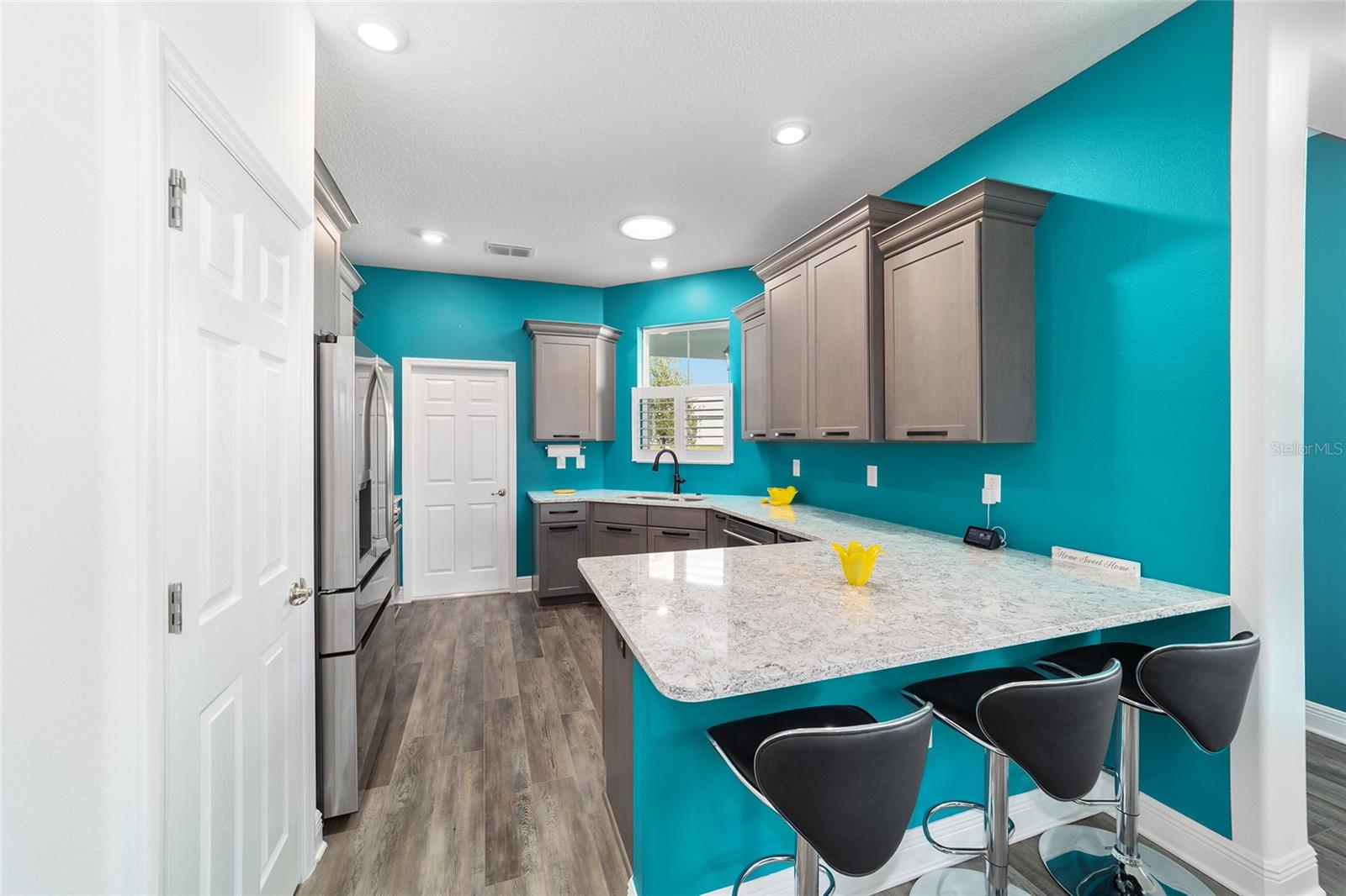 ON TOP OF THE WORLD - Residential