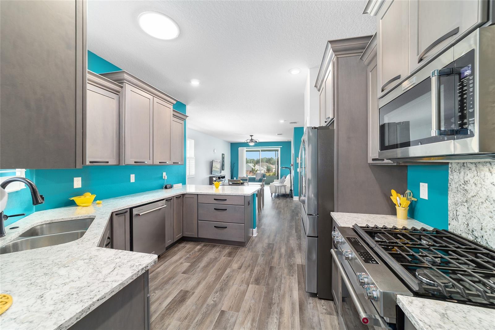 ON TOP OF THE WORLD - Residential