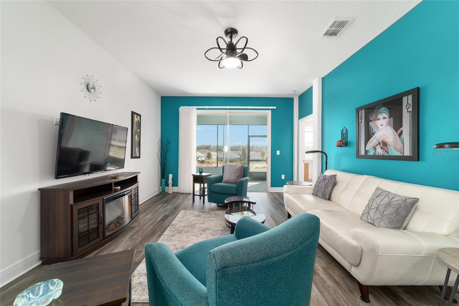 ON TOP OF THE WORLD - Residential