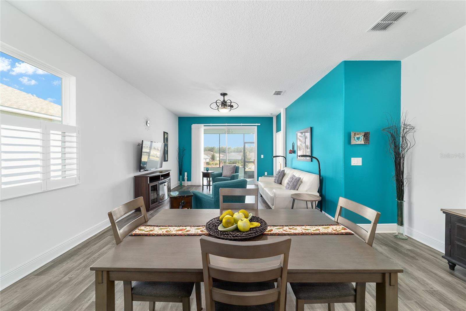 ON TOP OF THE WORLD - Residential