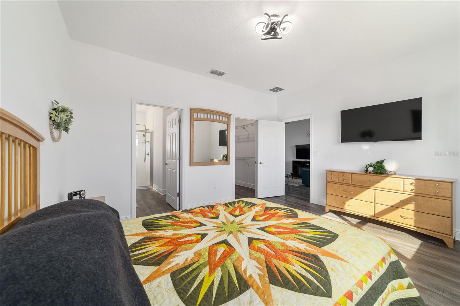 ON TOP OF THE WORLD - Residential