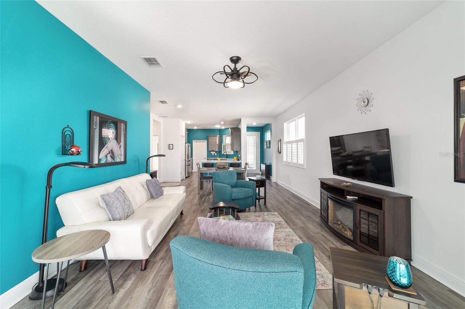 ON TOP OF THE WORLD - Residential