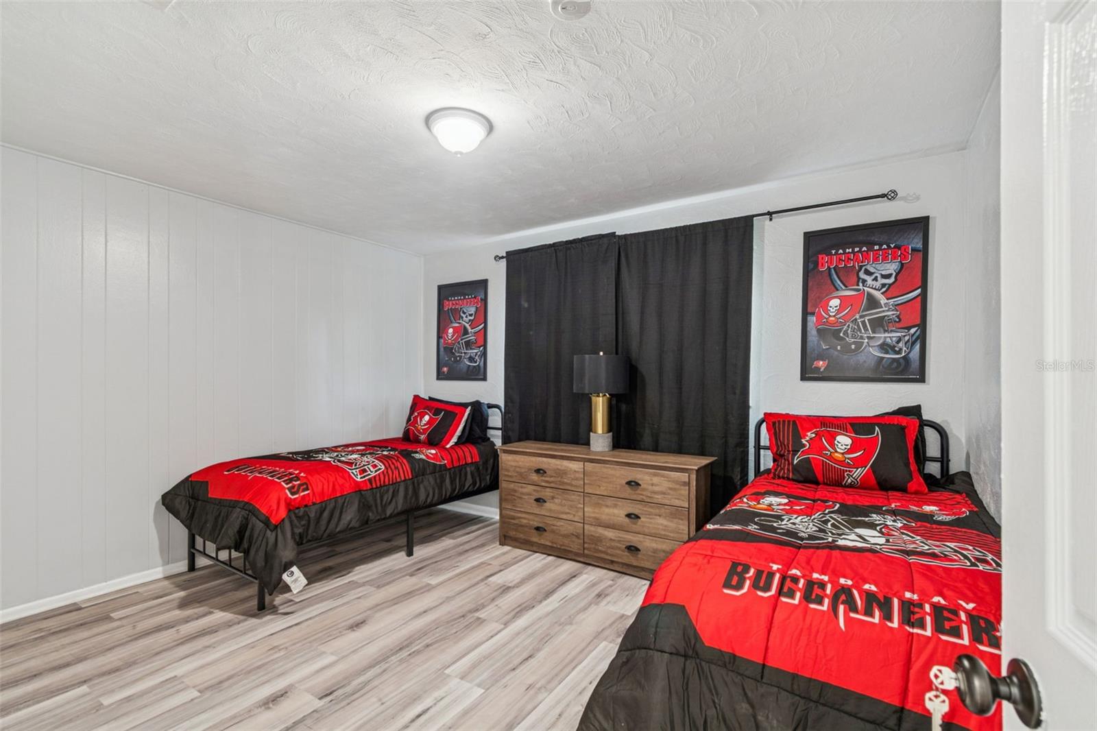 SILVER LAKE ESTATES - Residential