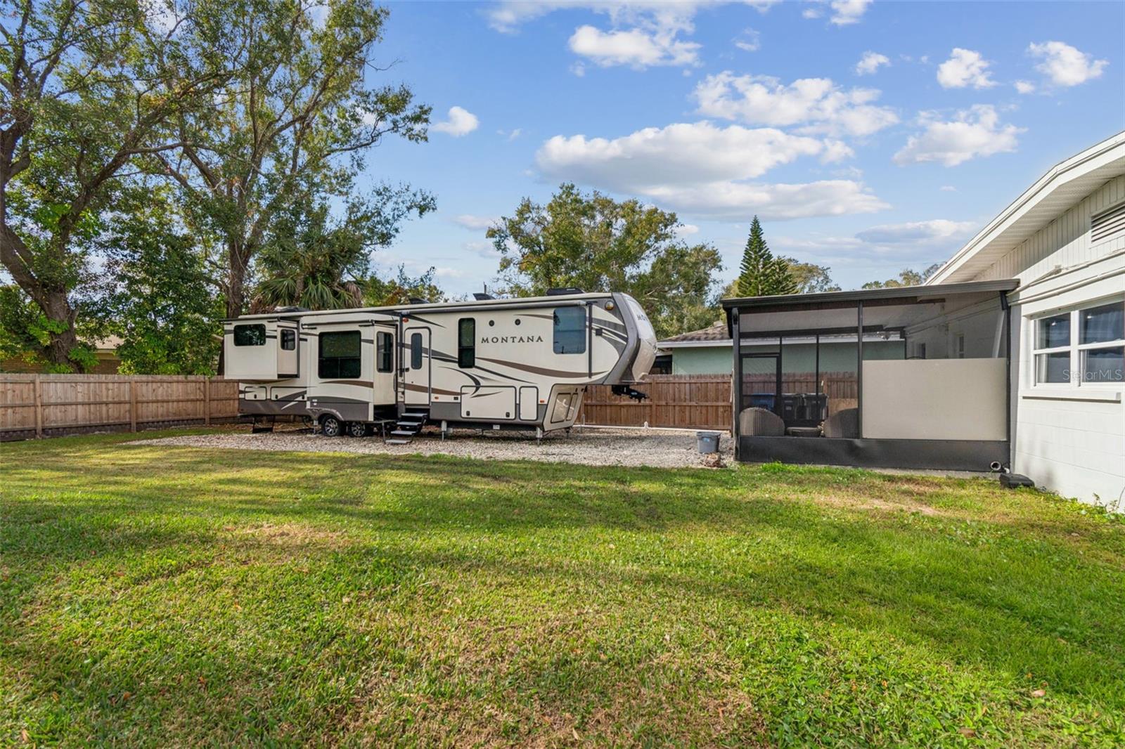 SILVER LAKE ESTATES - Residential