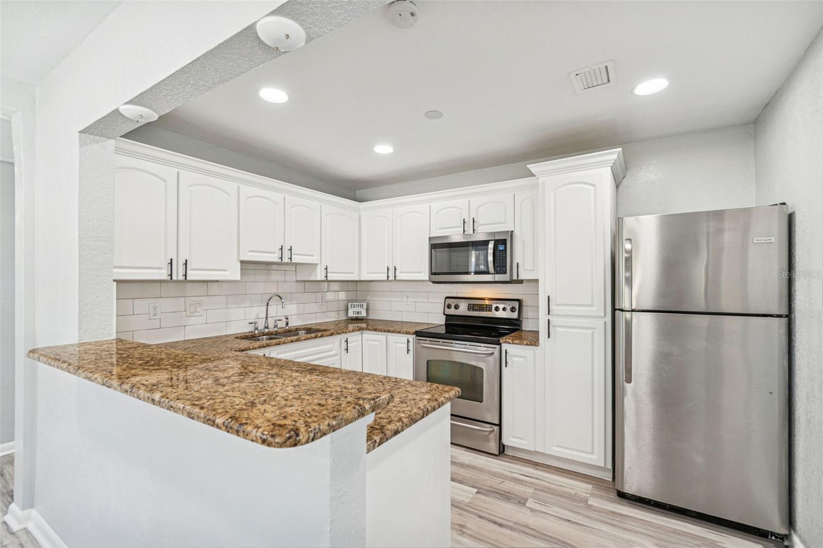 SILVER LAKE ESTATES - Residential