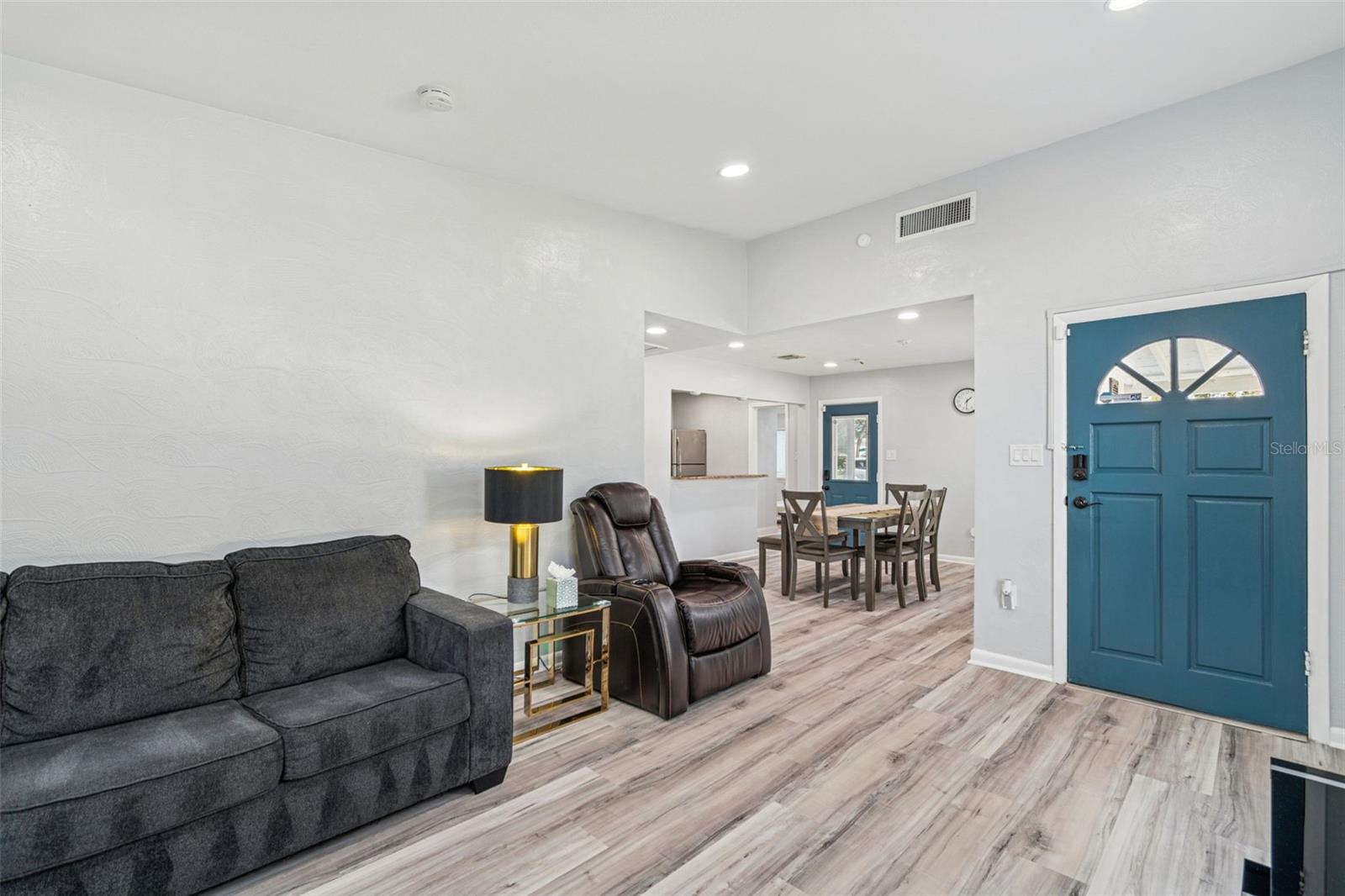 SILVER LAKE ESTATES - Residential