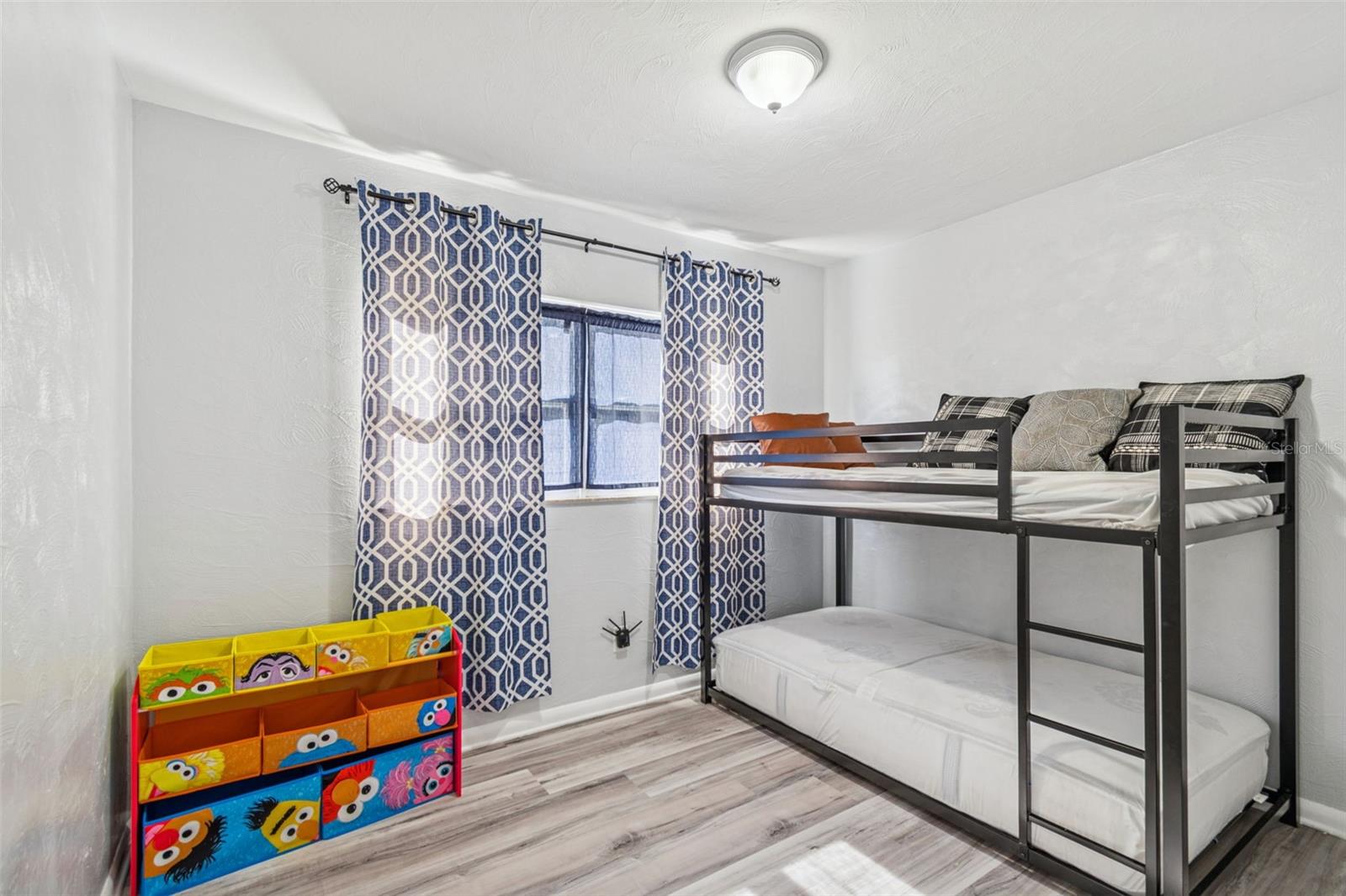 SILVER LAKE ESTATES - Residential