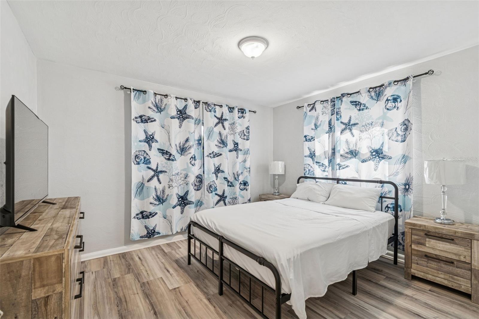 SILVER LAKE ESTATES - Residential