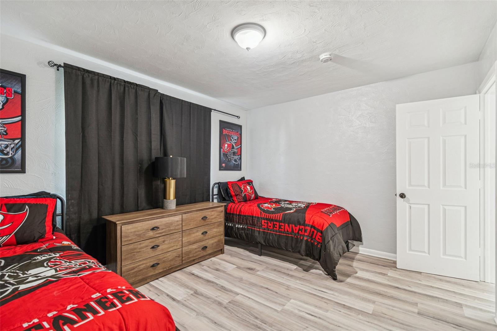 SILVER LAKE ESTATES - Residential