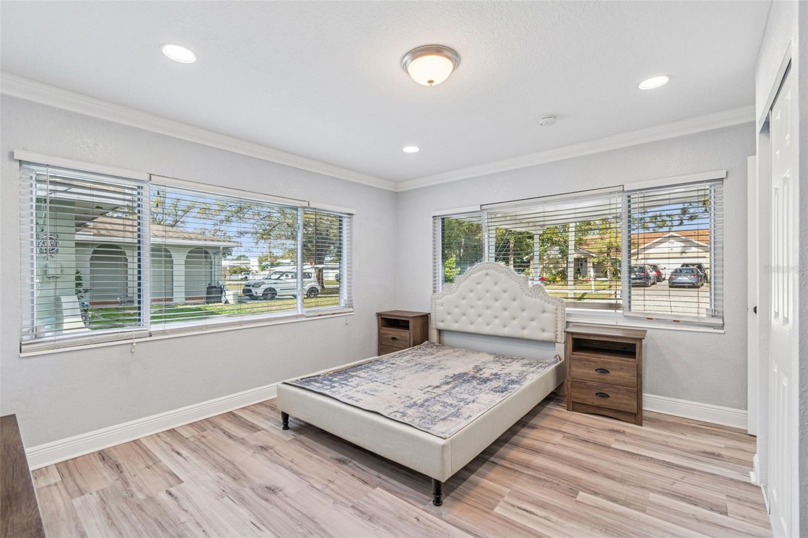 SILVER LAKE ESTATES - Residential