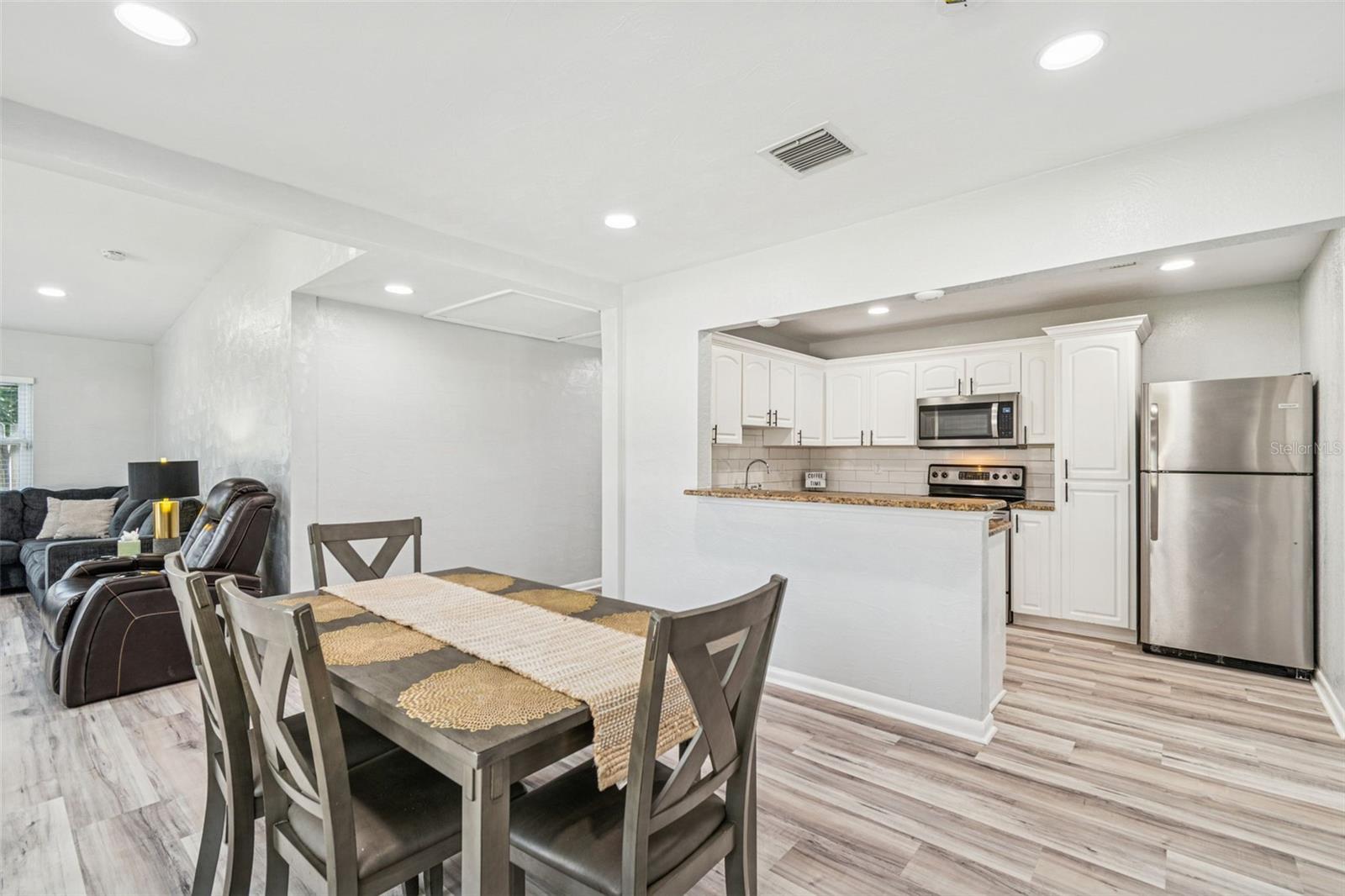 SILVER LAKE ESTATES - Residential