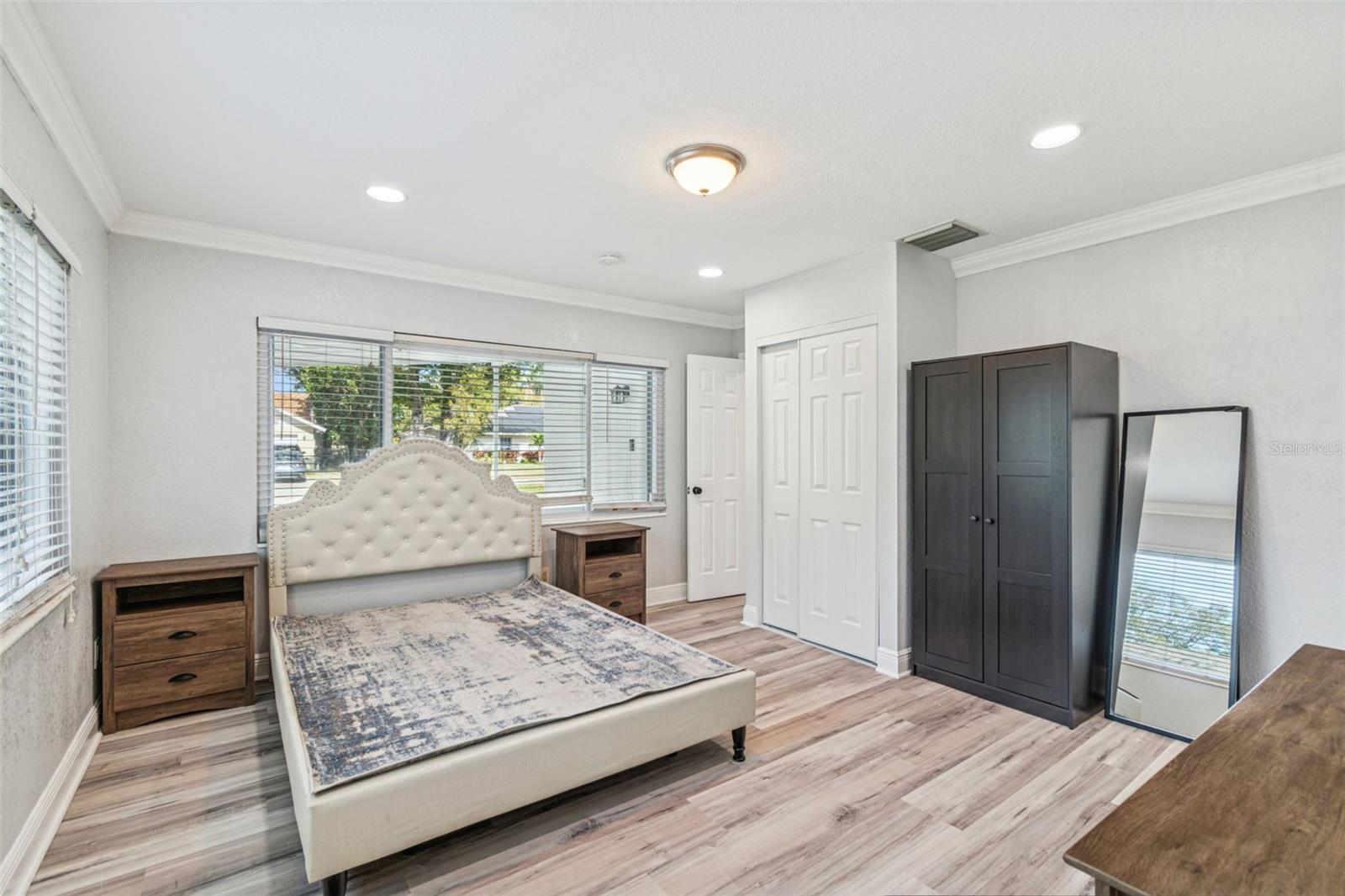 SILVER LAKE ESTATES - Residential