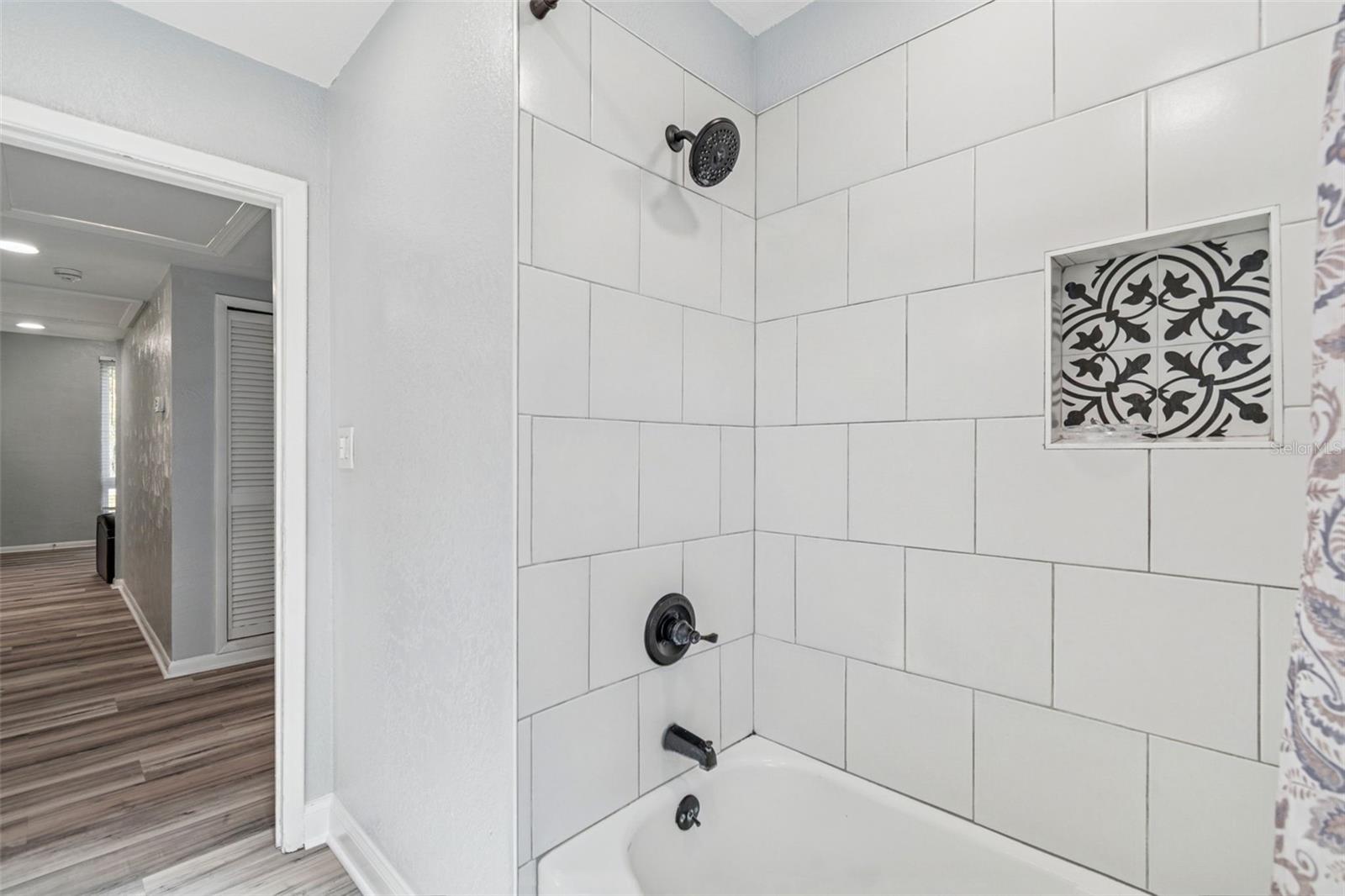 SILVER LAKE ESTATES - Residential