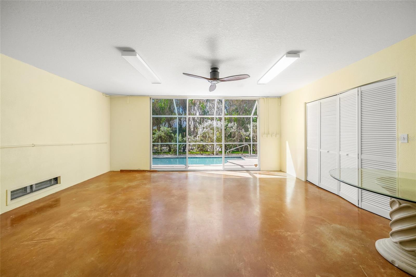 SLEEPY LAGOON PARK - Residential