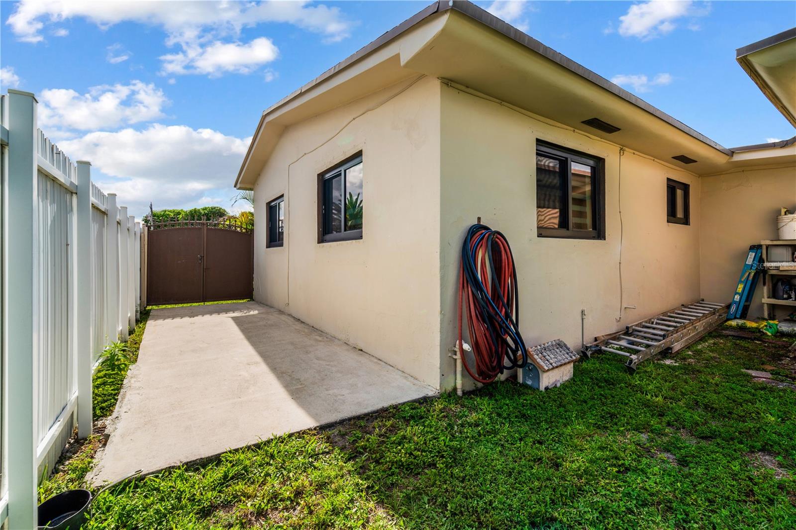 PALM SPGS LAKES ADD 2 - Residential