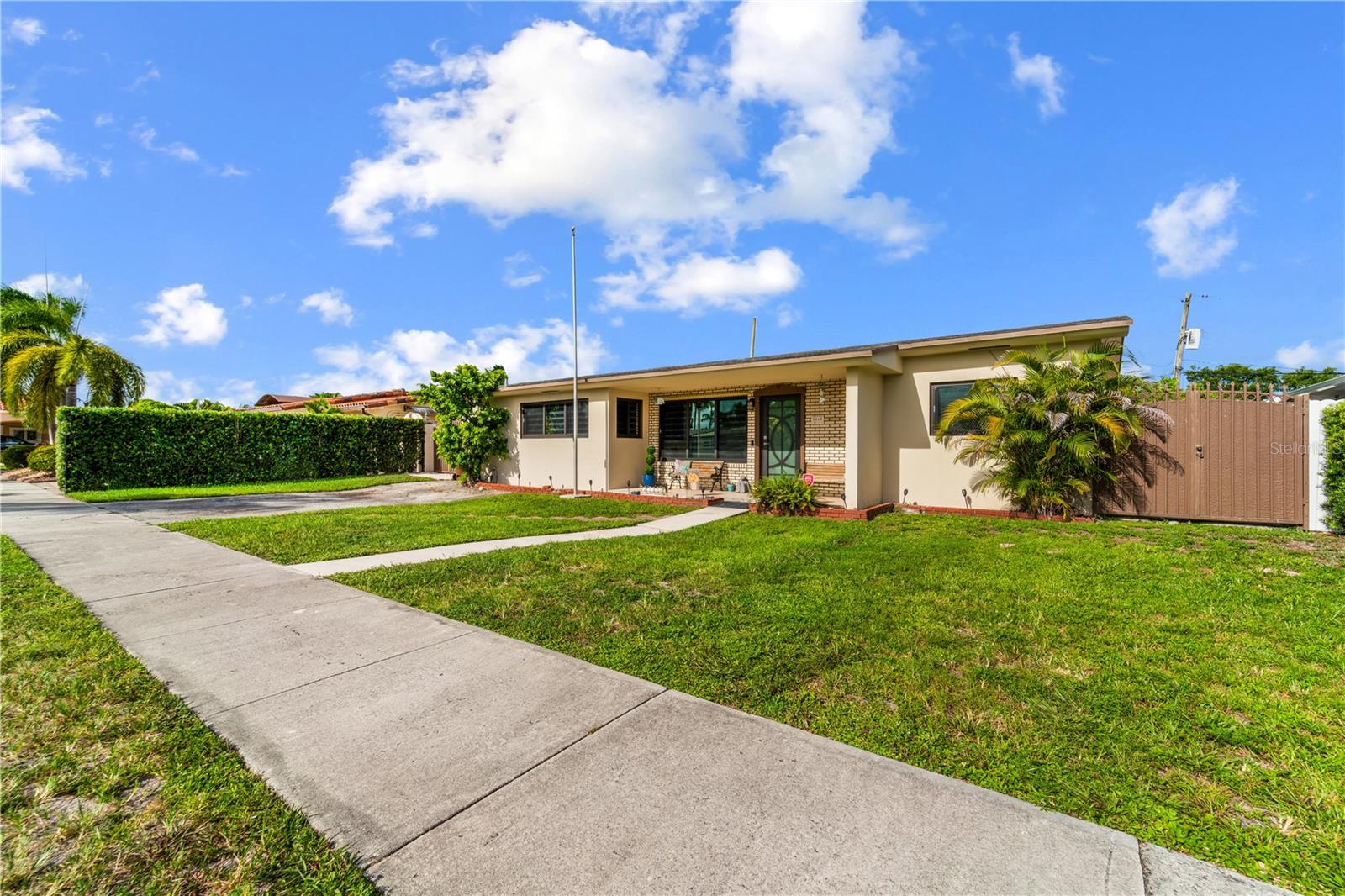 PALM SPGS LAKES ADD 2 - Residential