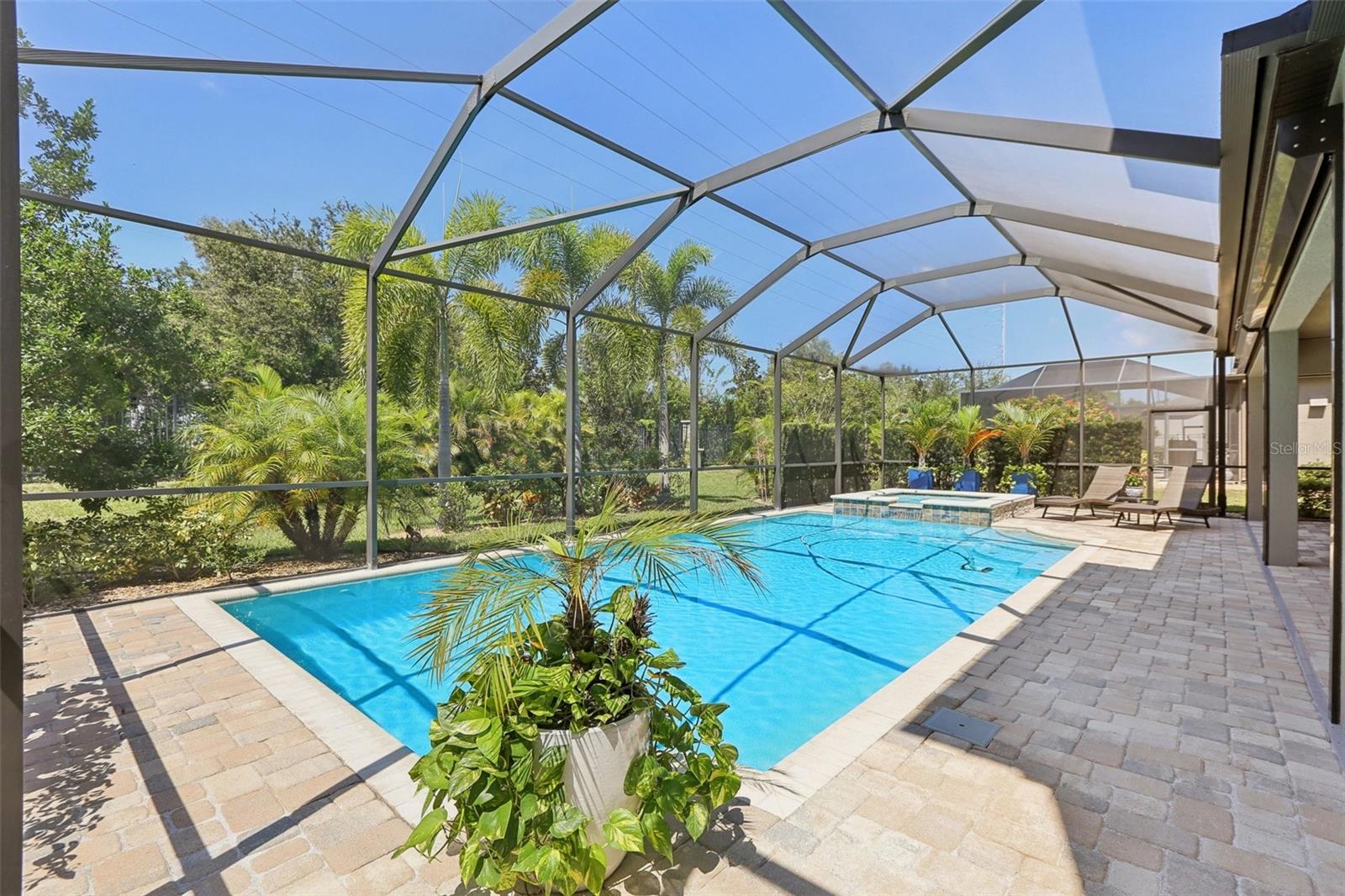 842 FOREST GLEN COURT