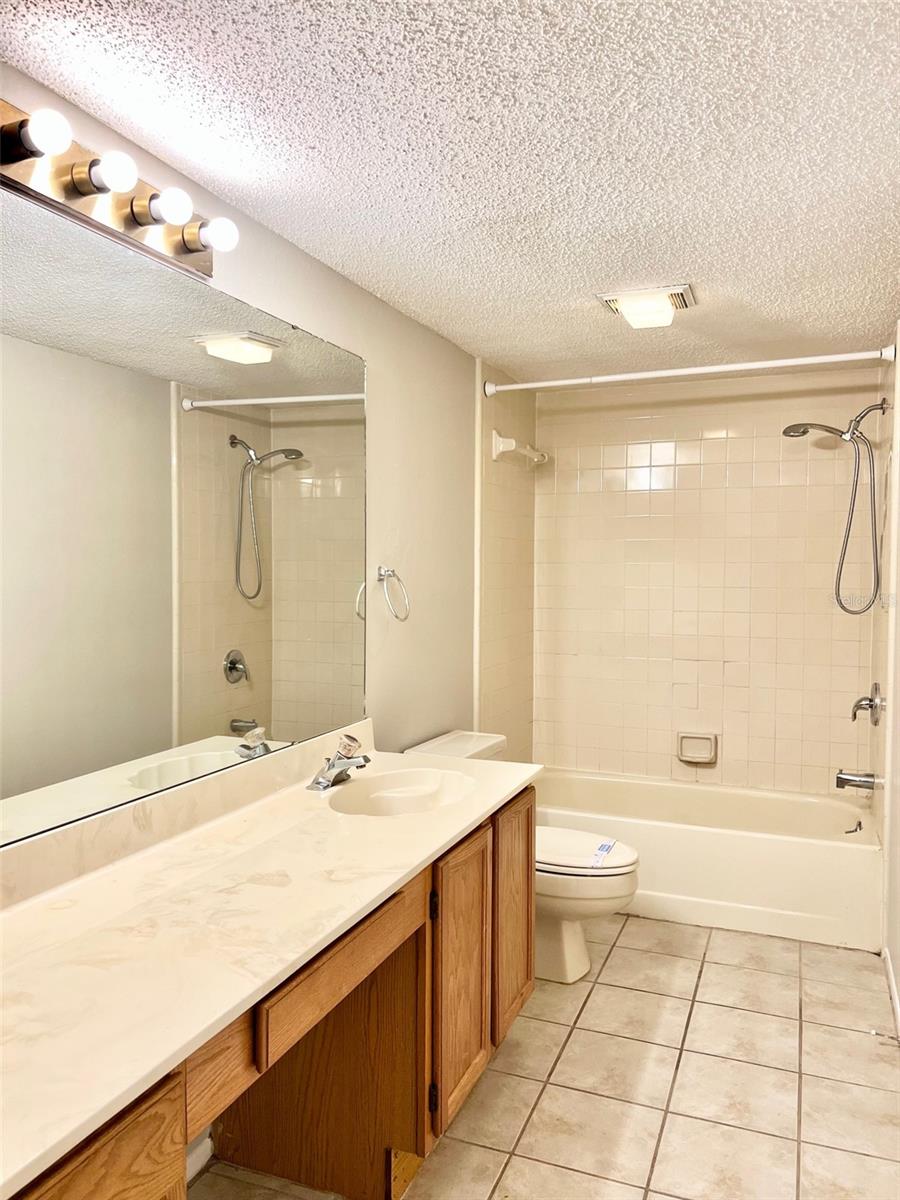 LAKEWOOD AT THE CROSSINGS UNIT 2 - Residential Lease