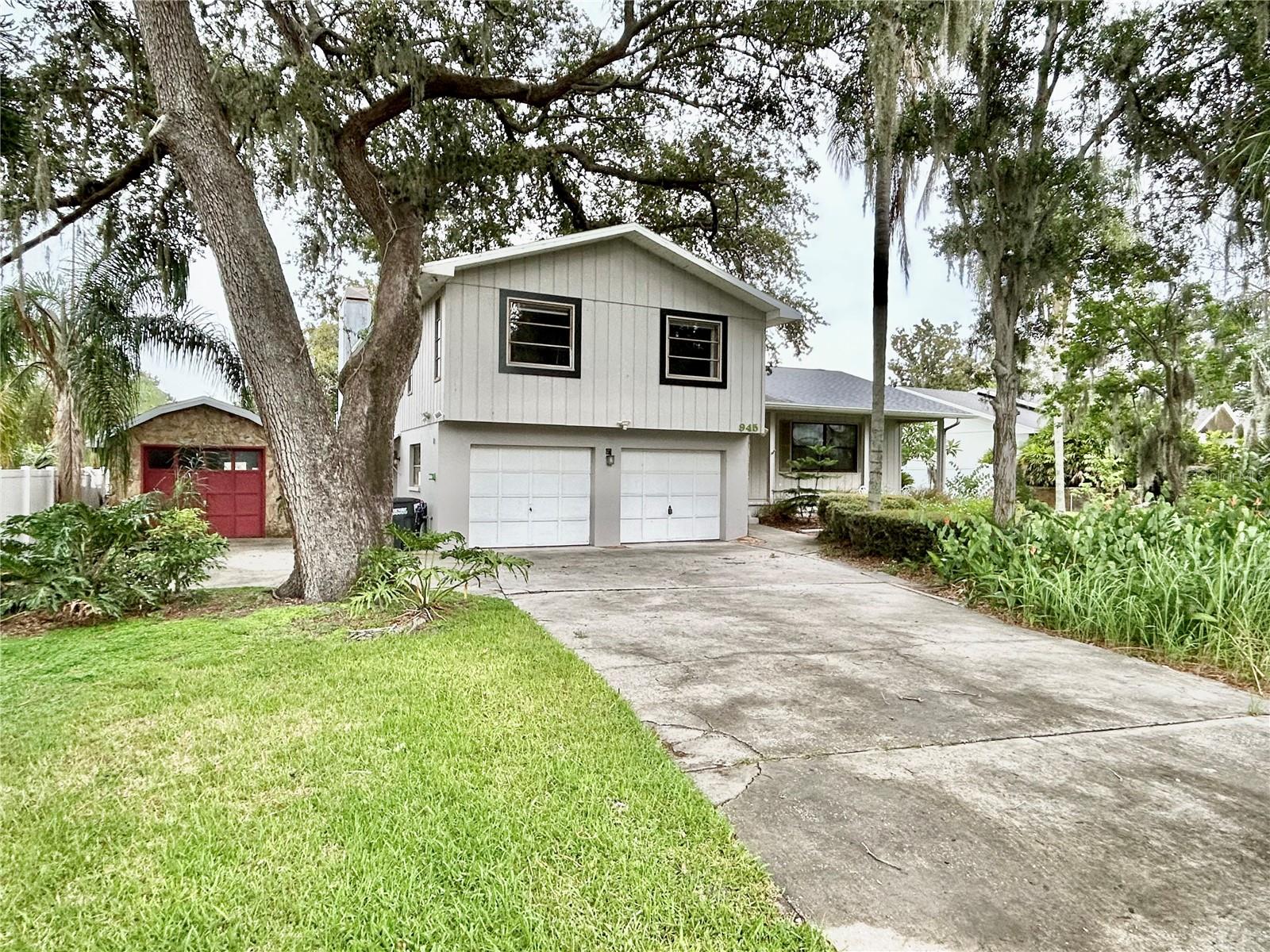 945 COLLEGE HILL DRIVE