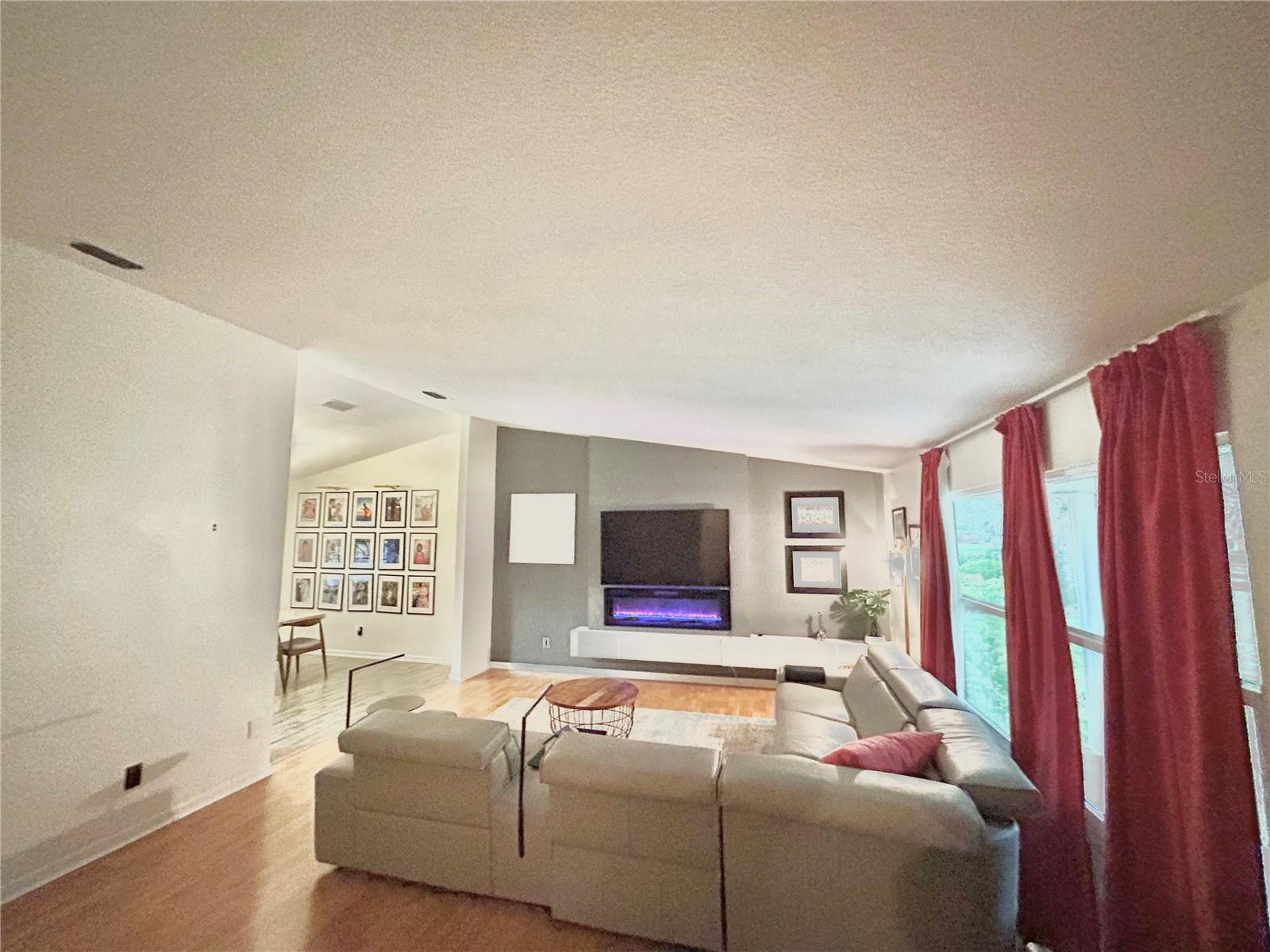 945 COLLEGE HILL DRIVE