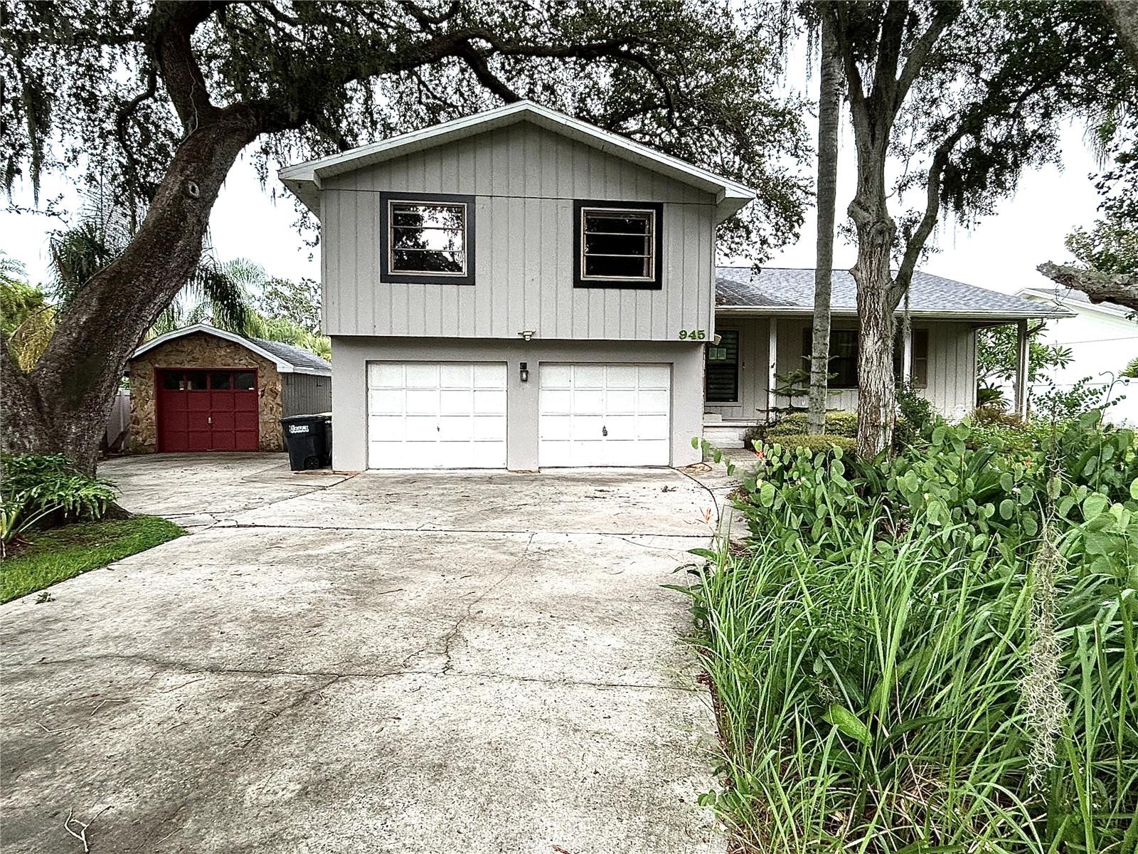 945 COLLEGE HILL DRIVE