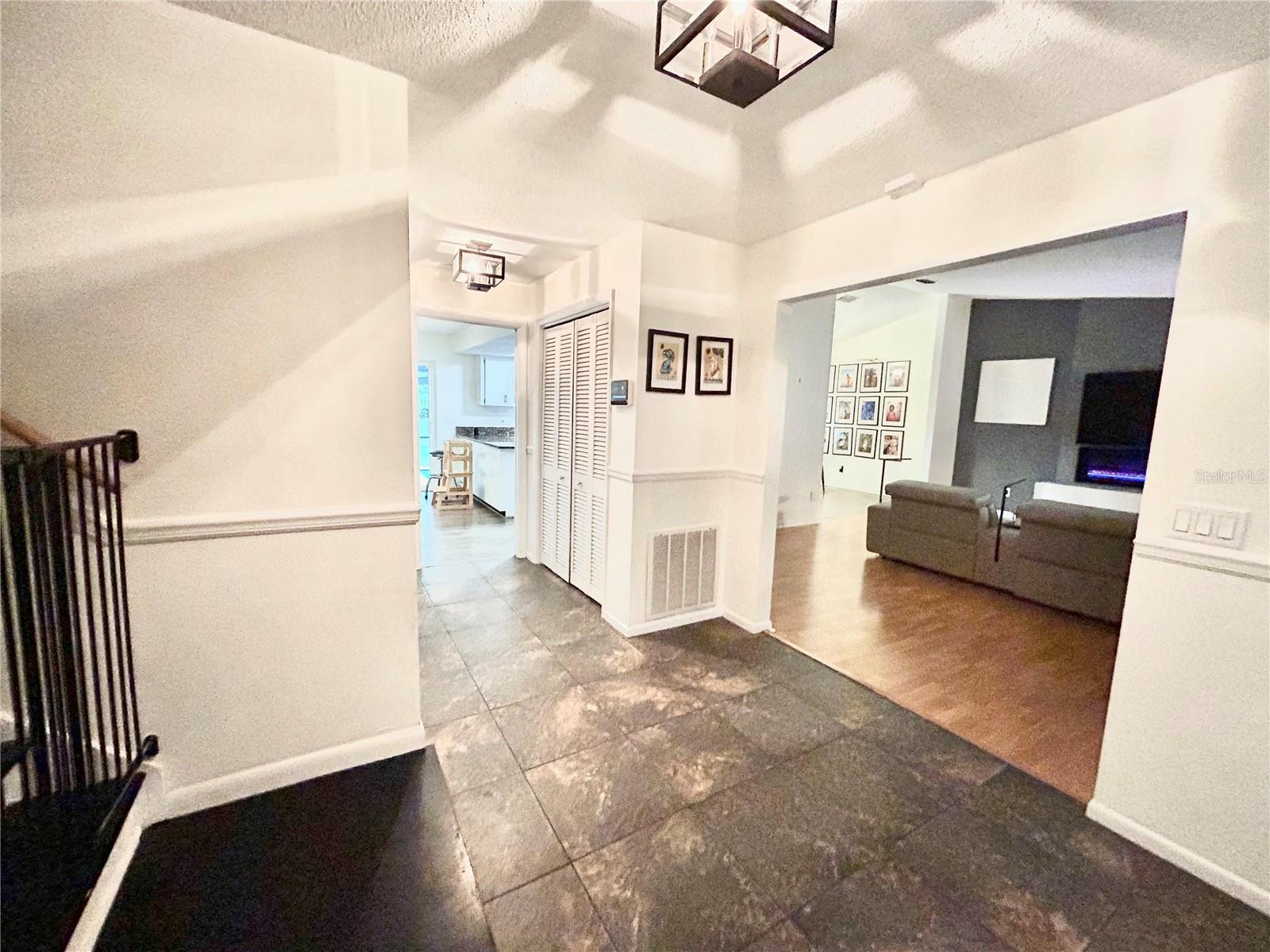 945 COLLEGE HILL DRIVE