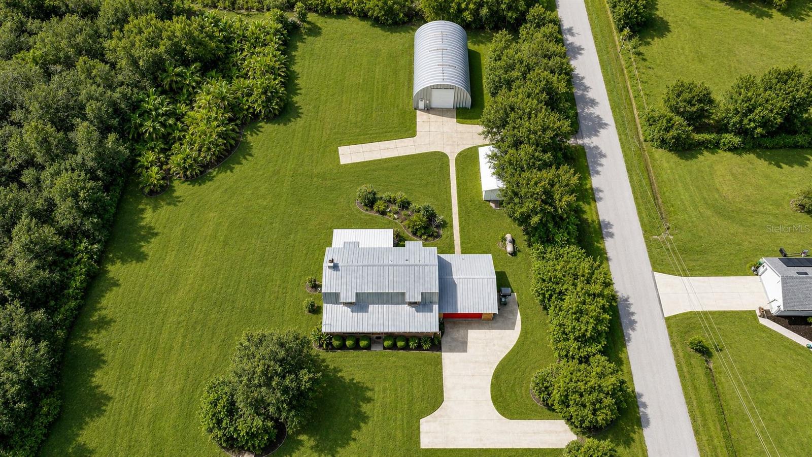 6609 PINEWOOD LANE