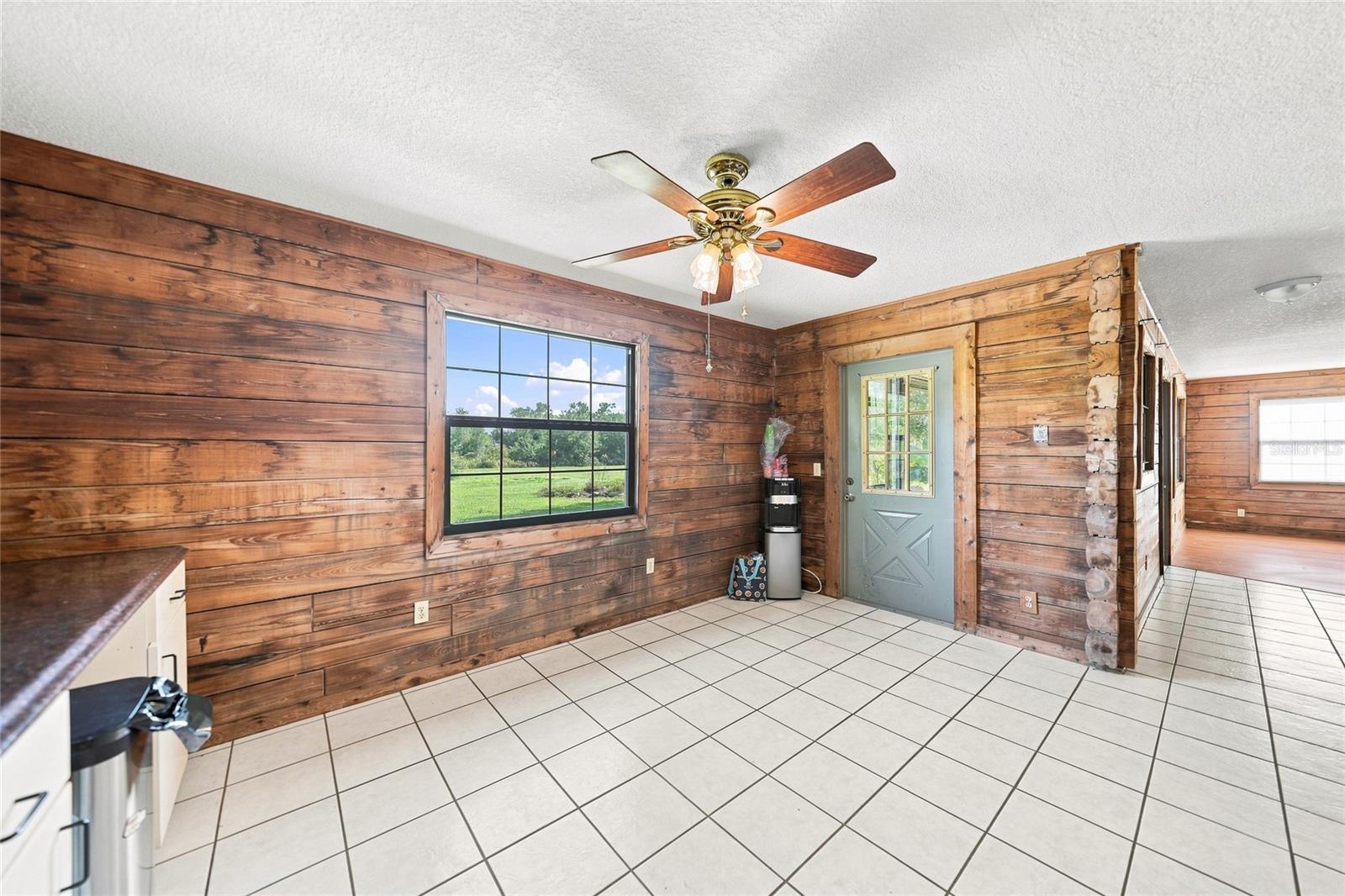 6609 PINEWOOD LANE