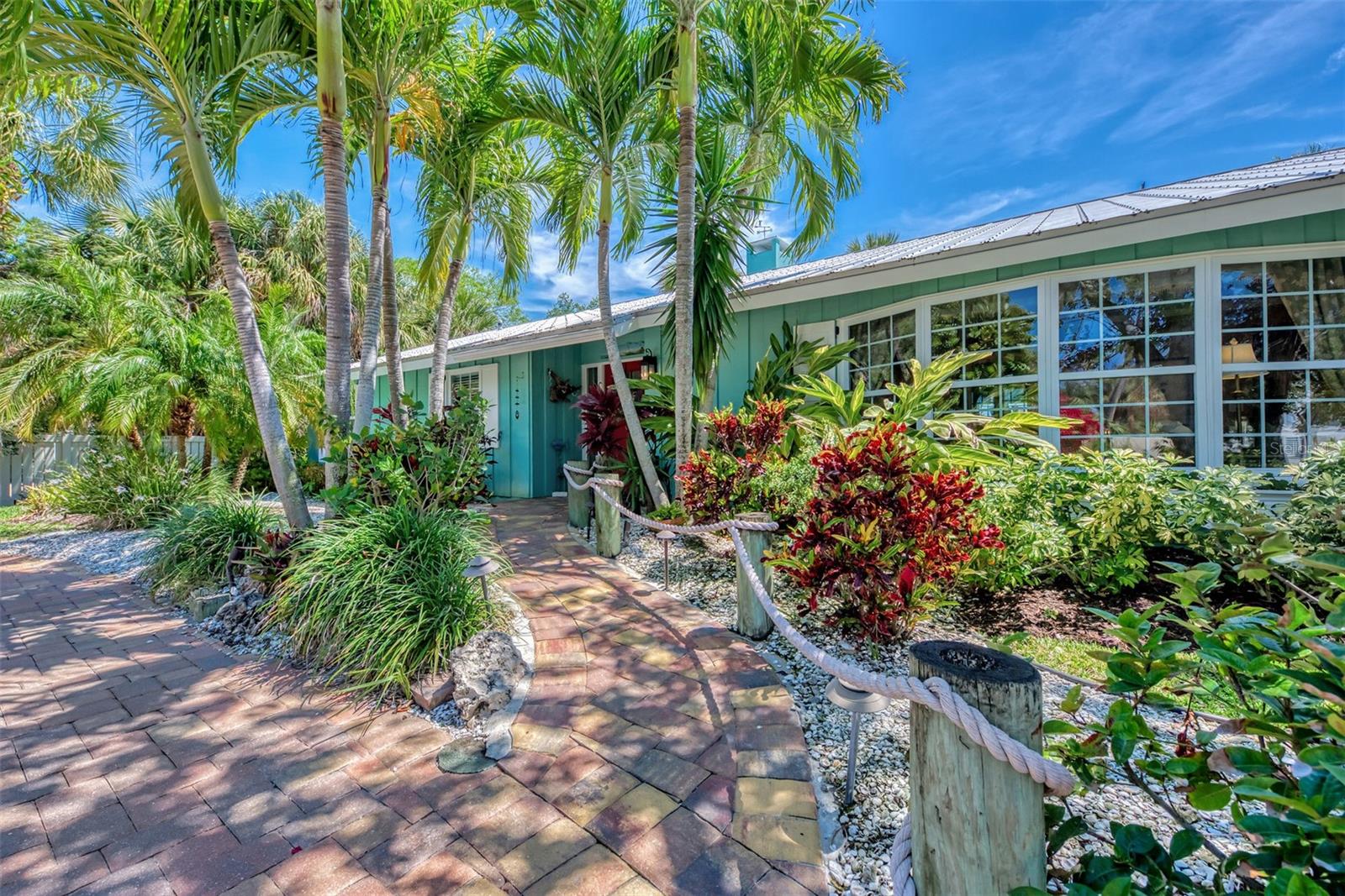 LANDS END - Residential