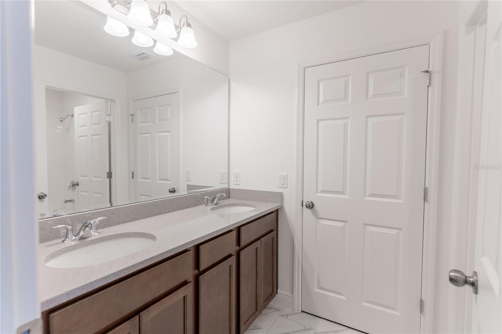 HANOVER LKS PH 5 - Residential Lease