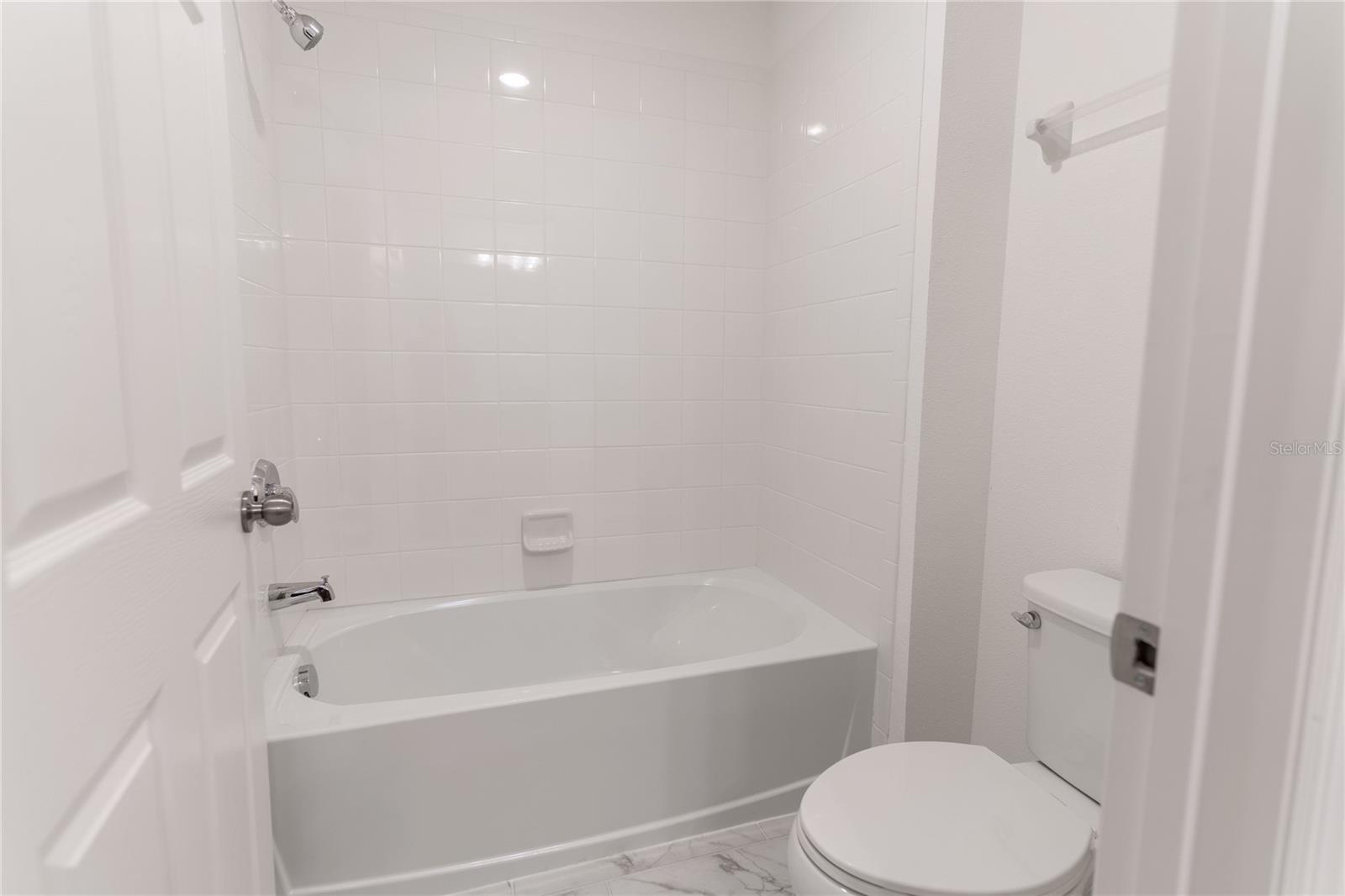 HANOVER LKS PH 5 - Residential Lease