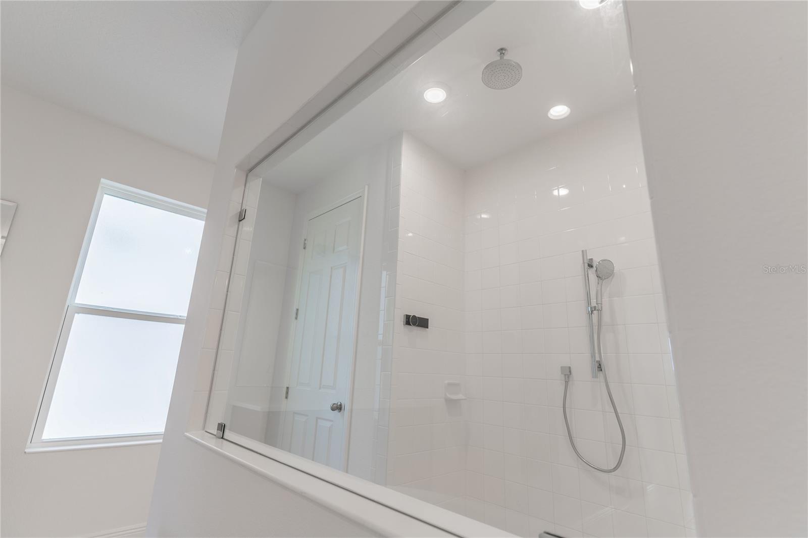 HANOVER LKS PH 5 - Residential Lease