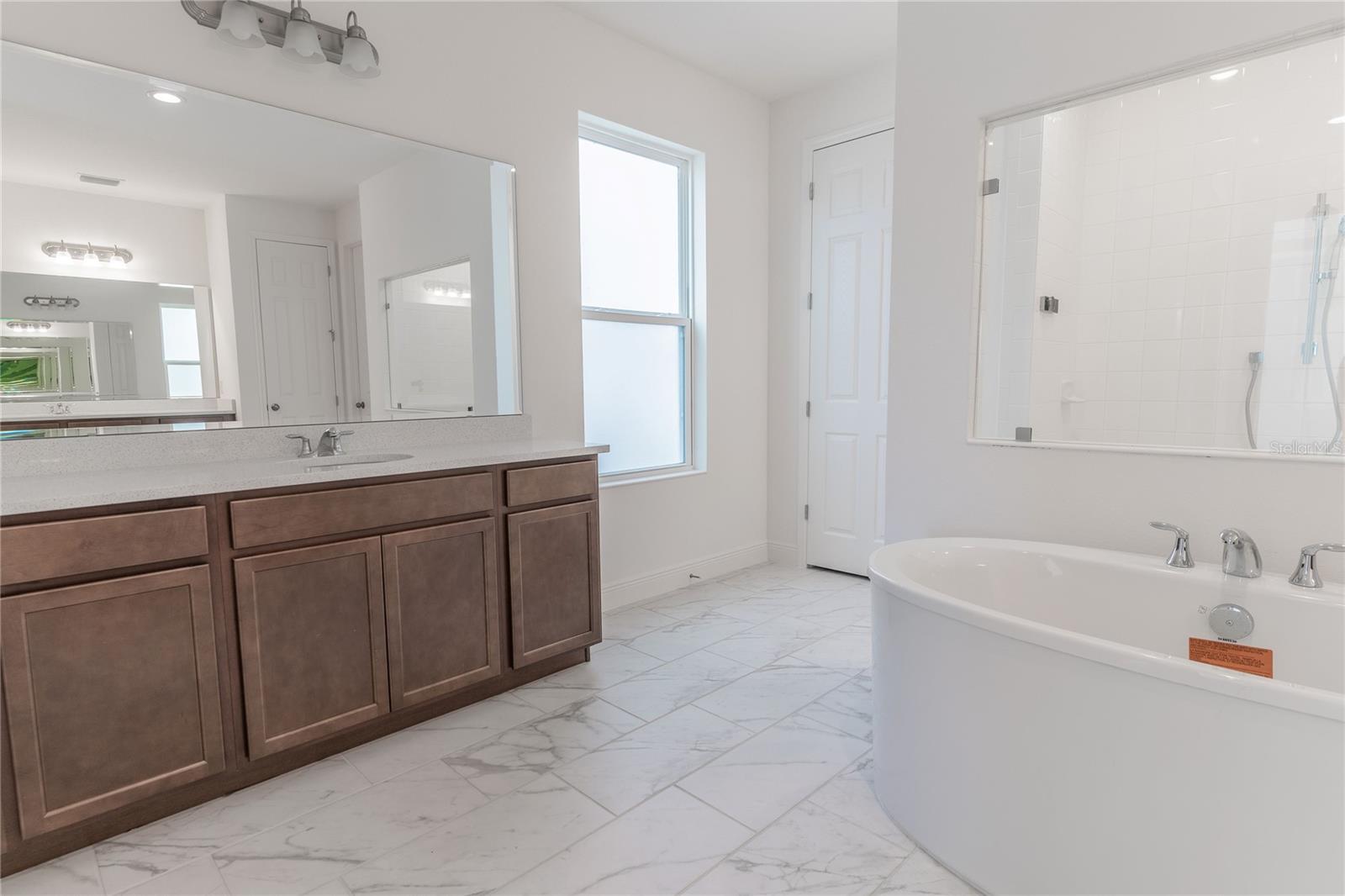 HANOVER LKS PH 5 - Residential Lease