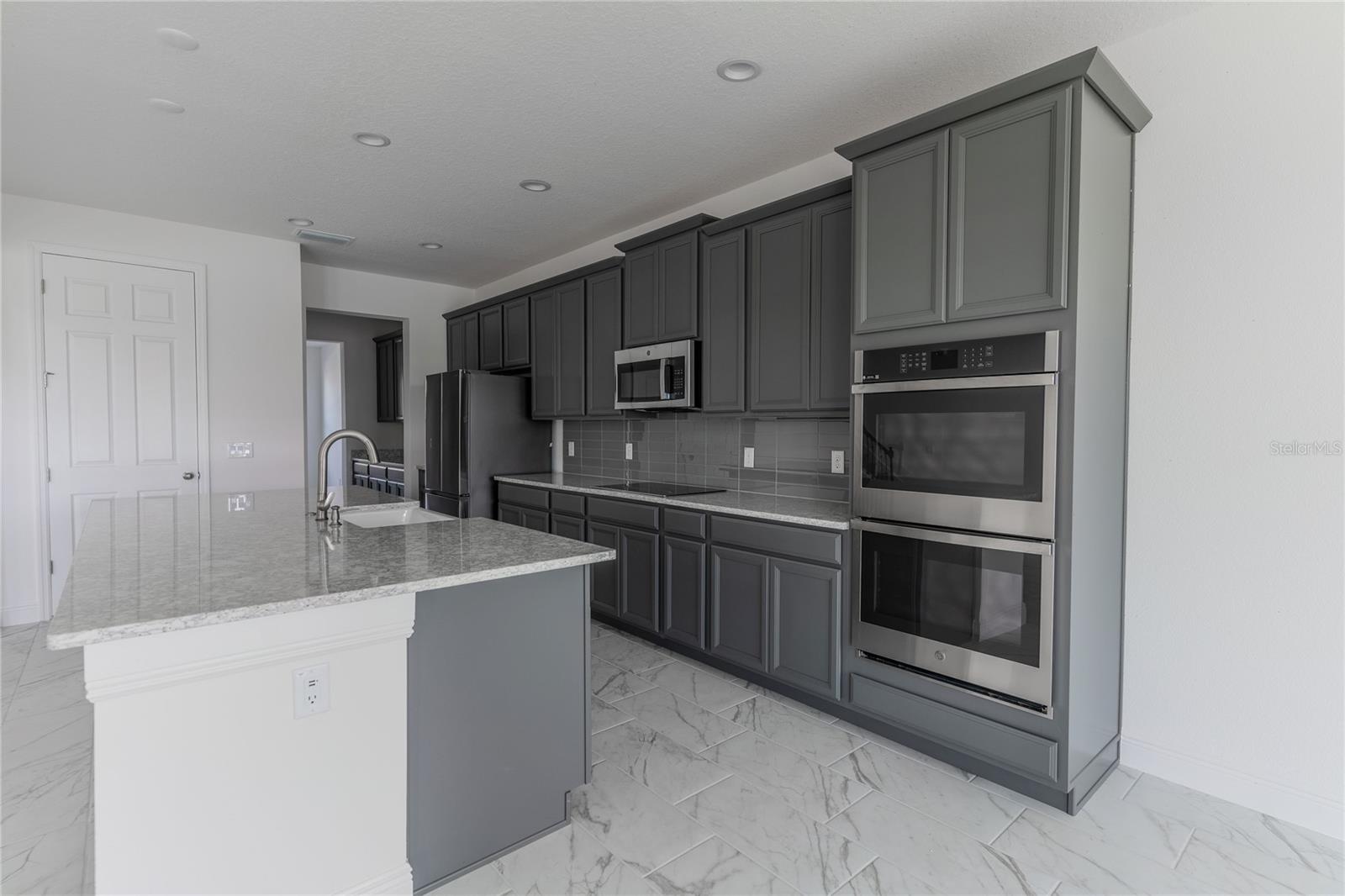 HANOVER LKS PH 5 - Residential Lease