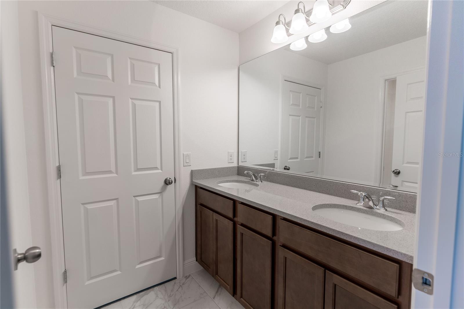 HANOVER LKS PH 5 - Residential Lease