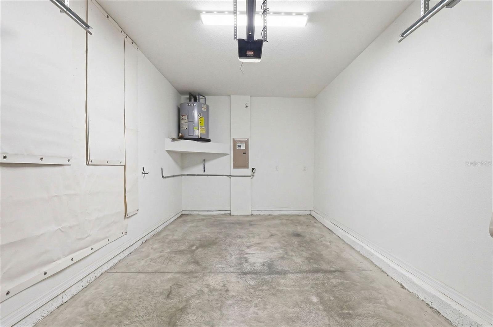 KEMERTON PLACE - Residential