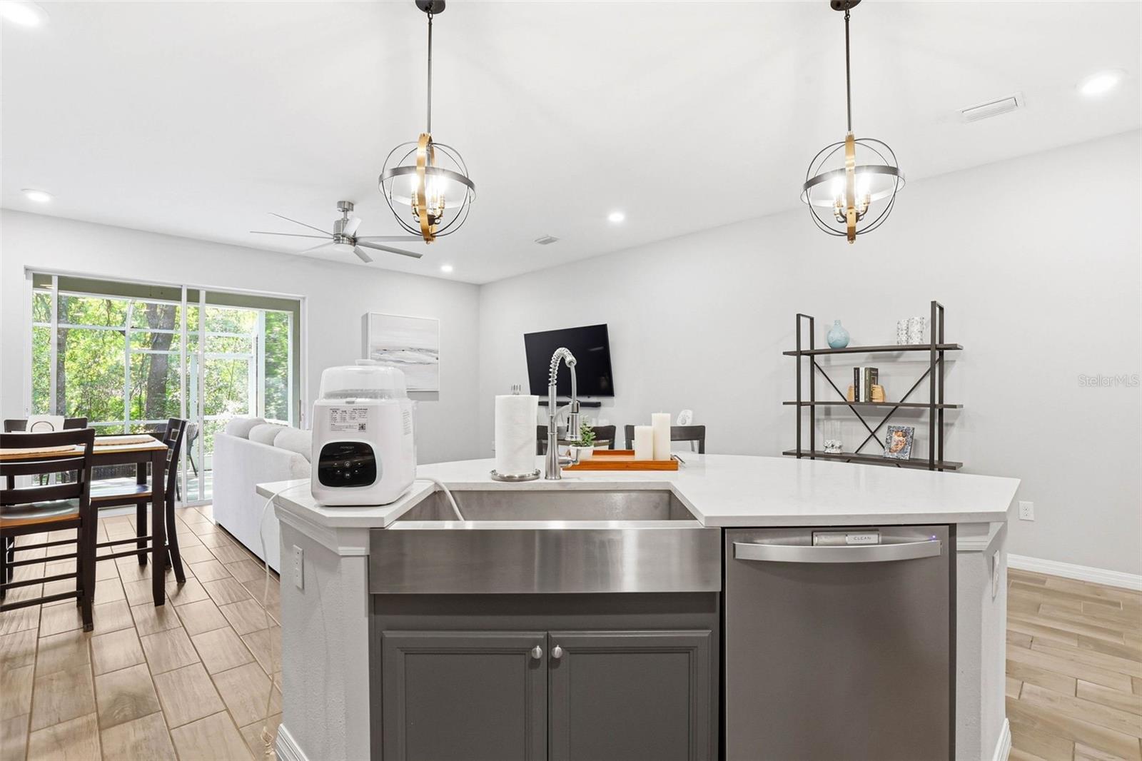 KEMERTON PLACE - Residential