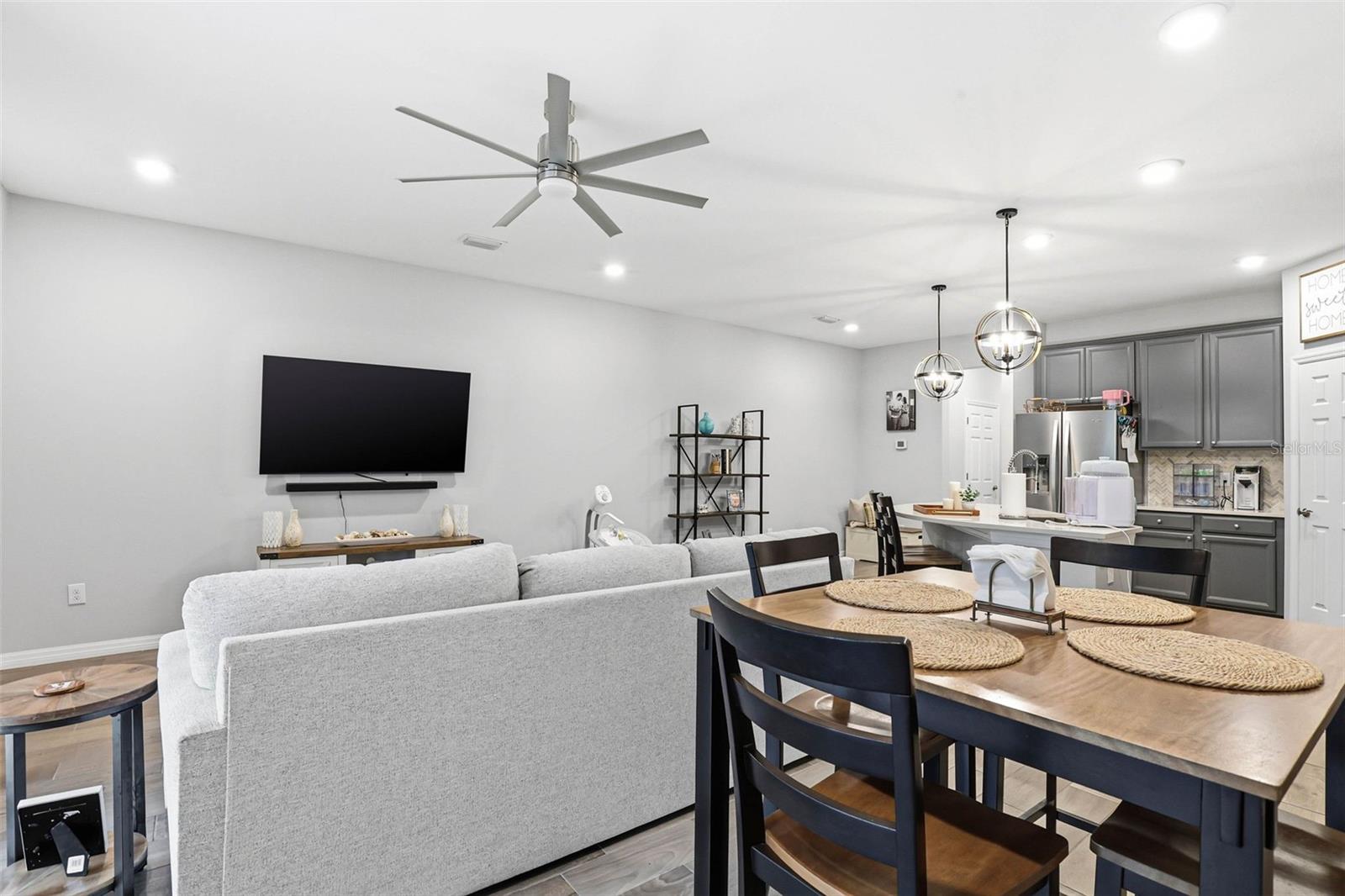 KEMERTON PLACE - Residential